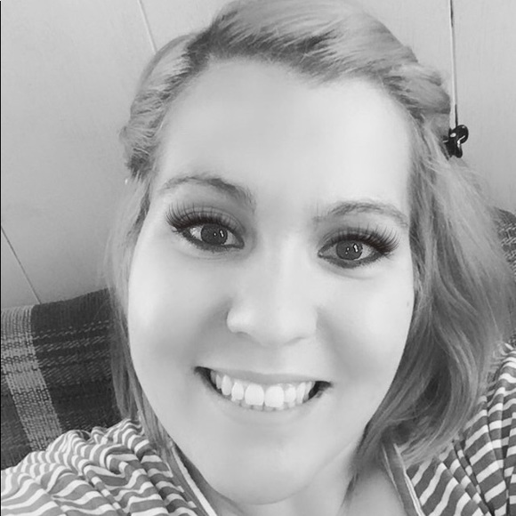 Meet your Posher, Arika - Picture 2 of 3